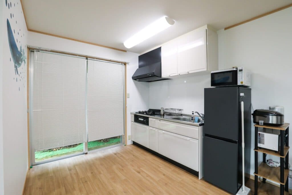 Kitchen, laundry, outdoor showers