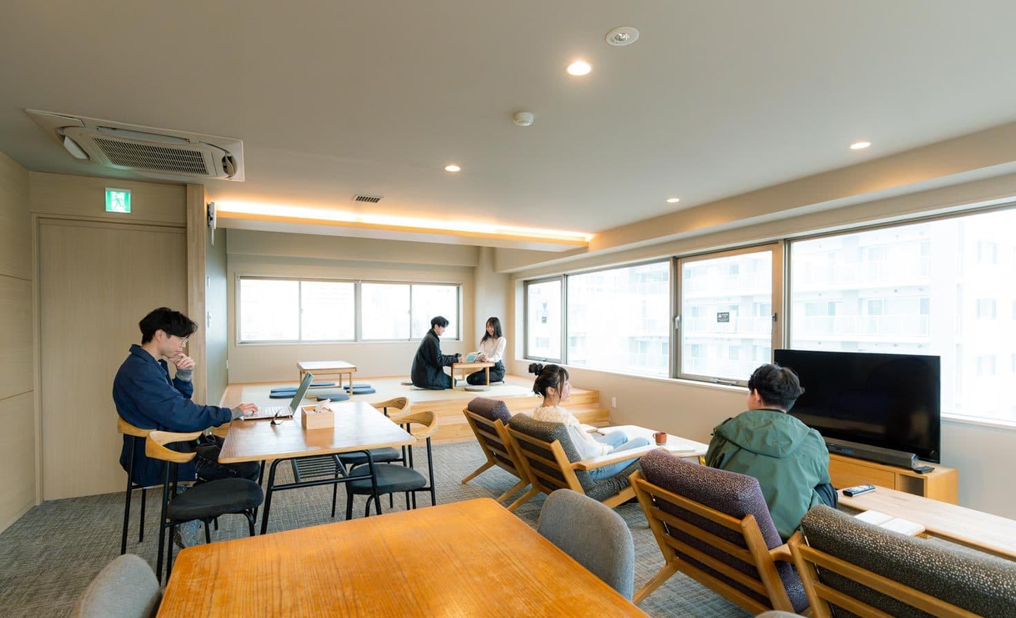 10th-floor view lounge