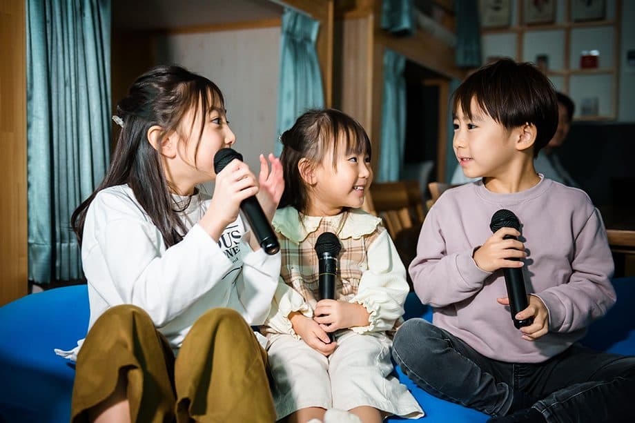 In-room karaoke & 100-inch screen