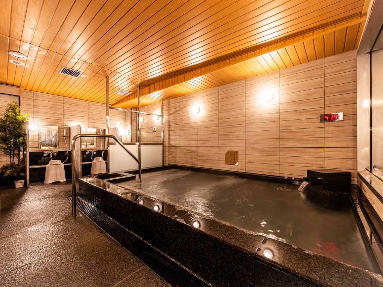Guest-only public bath
