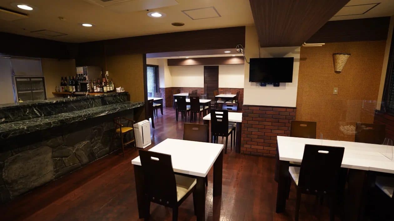 一楼餐厅与便利店