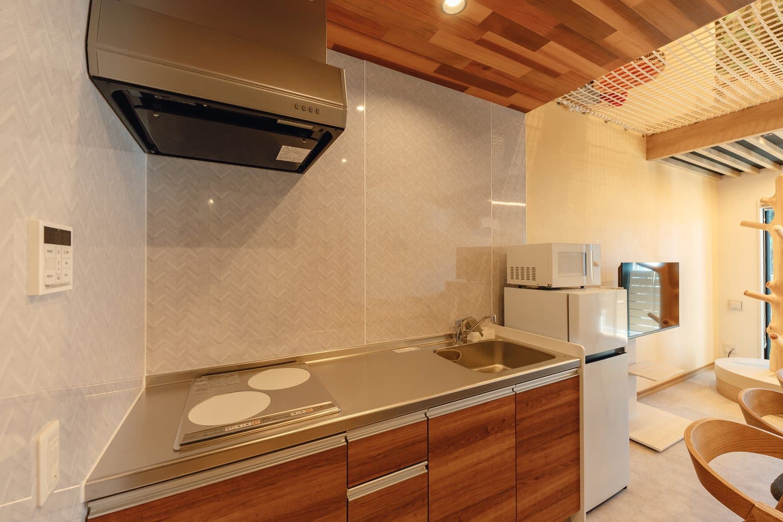 Kitchen and washer included