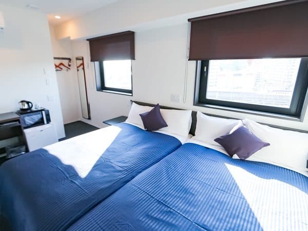 Simmons beds throughout