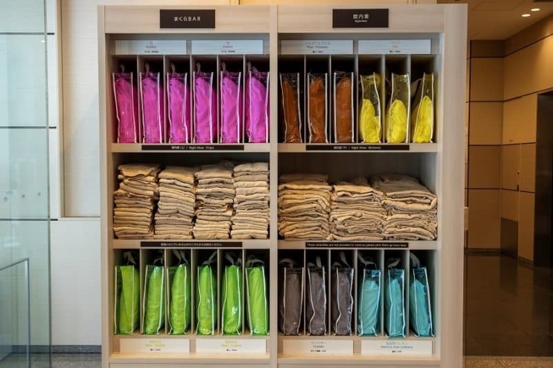 Pillow & amenity bars