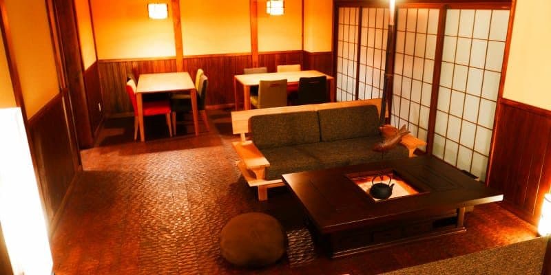 Folk-craft lounge