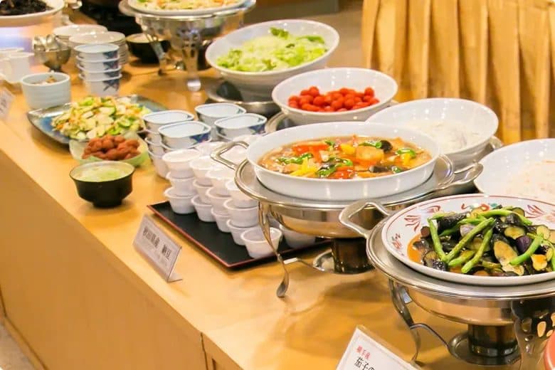 지역 식재료 조식 뷔페