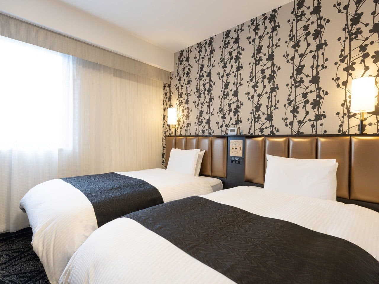 144 rooms, singles to twins