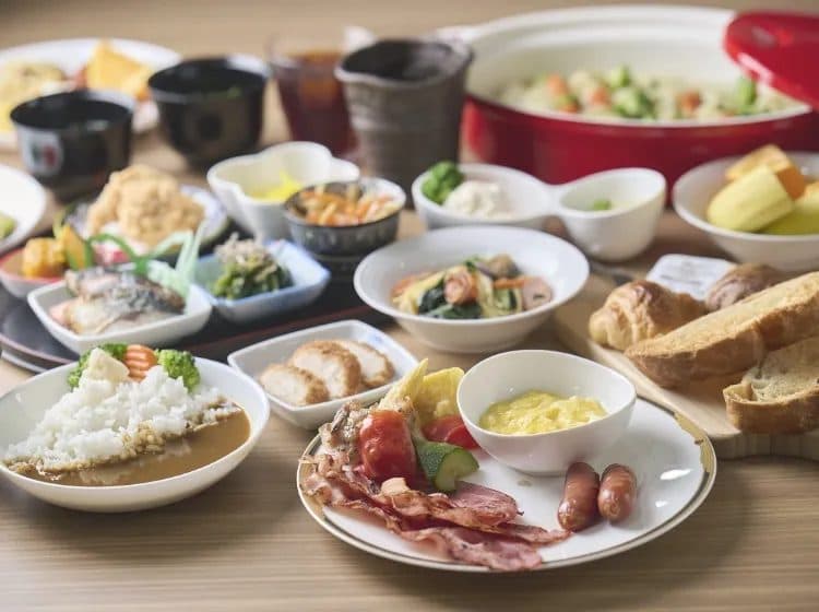 무료 조식과 아침 카레