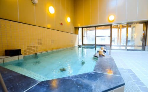 Large bath & men's sauna