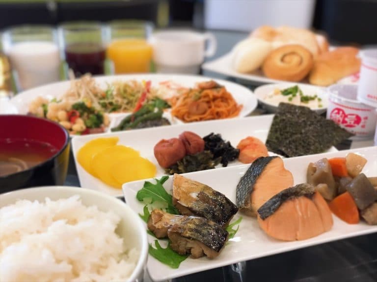 테이크아웃 되는 조식 뷔페