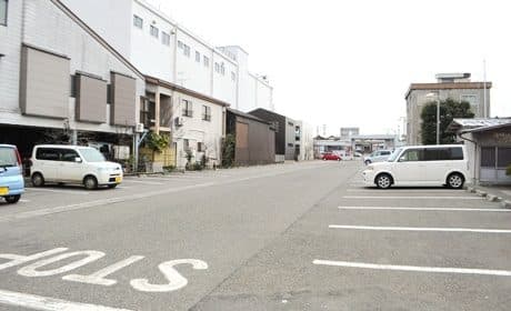 Free parking for 80 cars