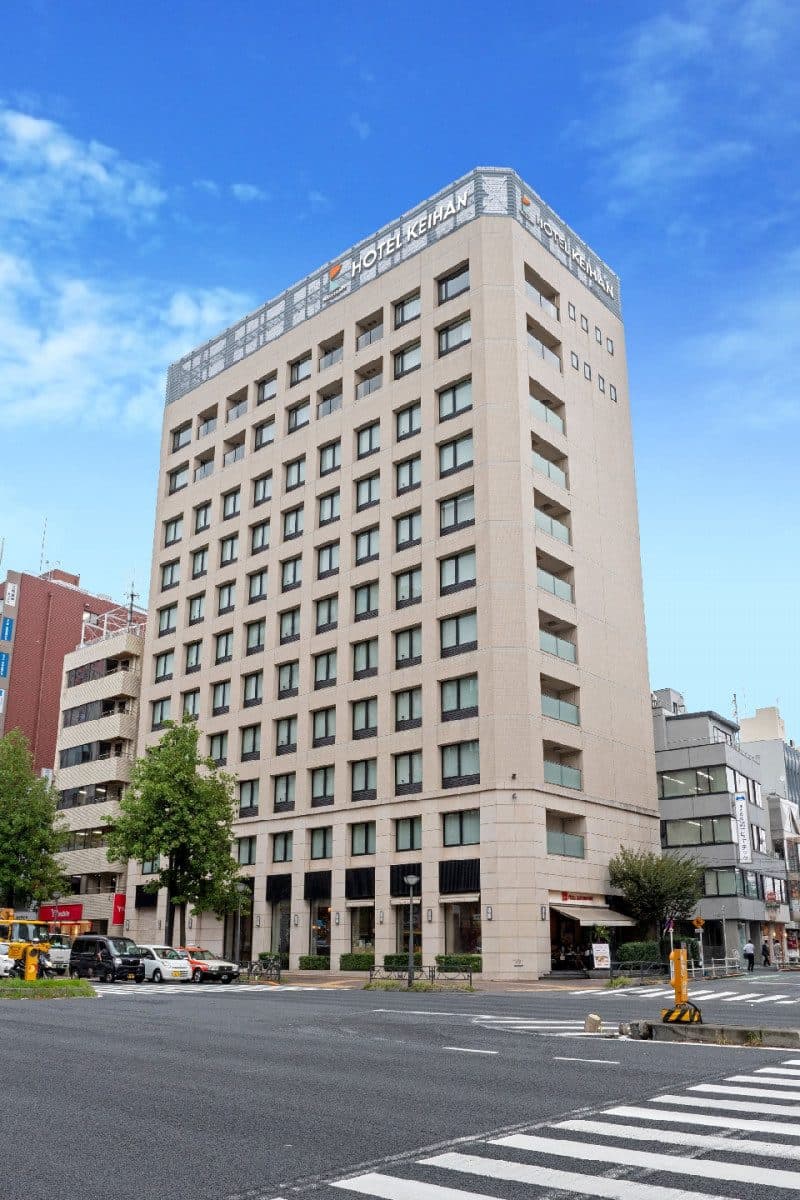 3 min from Yotsuya Station