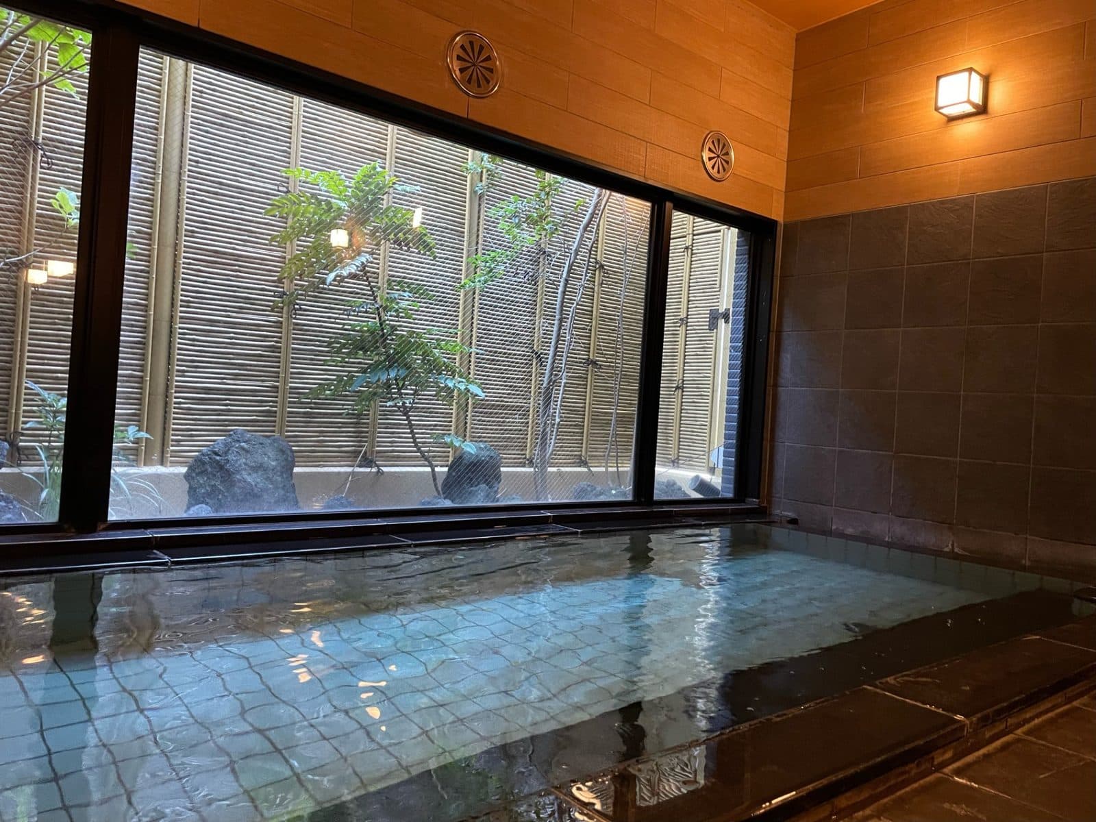 镭人工温泉大浴场