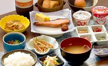 Half-buffet breakfast