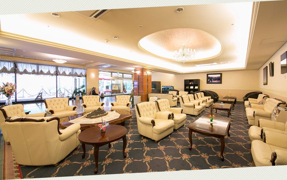 Lounge & Karaoke Train Car