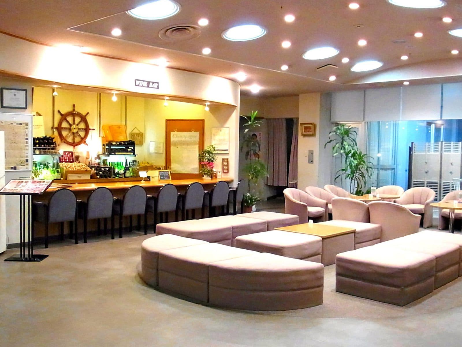 大堂酒吧与馆内设施