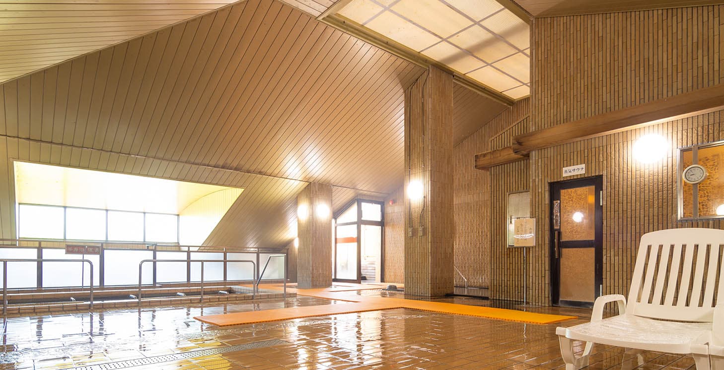 A Floor-to-Ceiling Glass Bath and Sauna