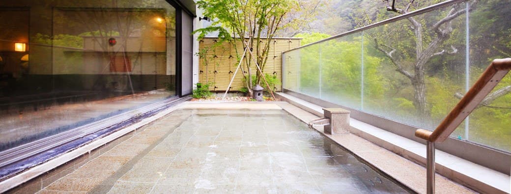 An Open-Air Bath Overlooking the Clear Stream