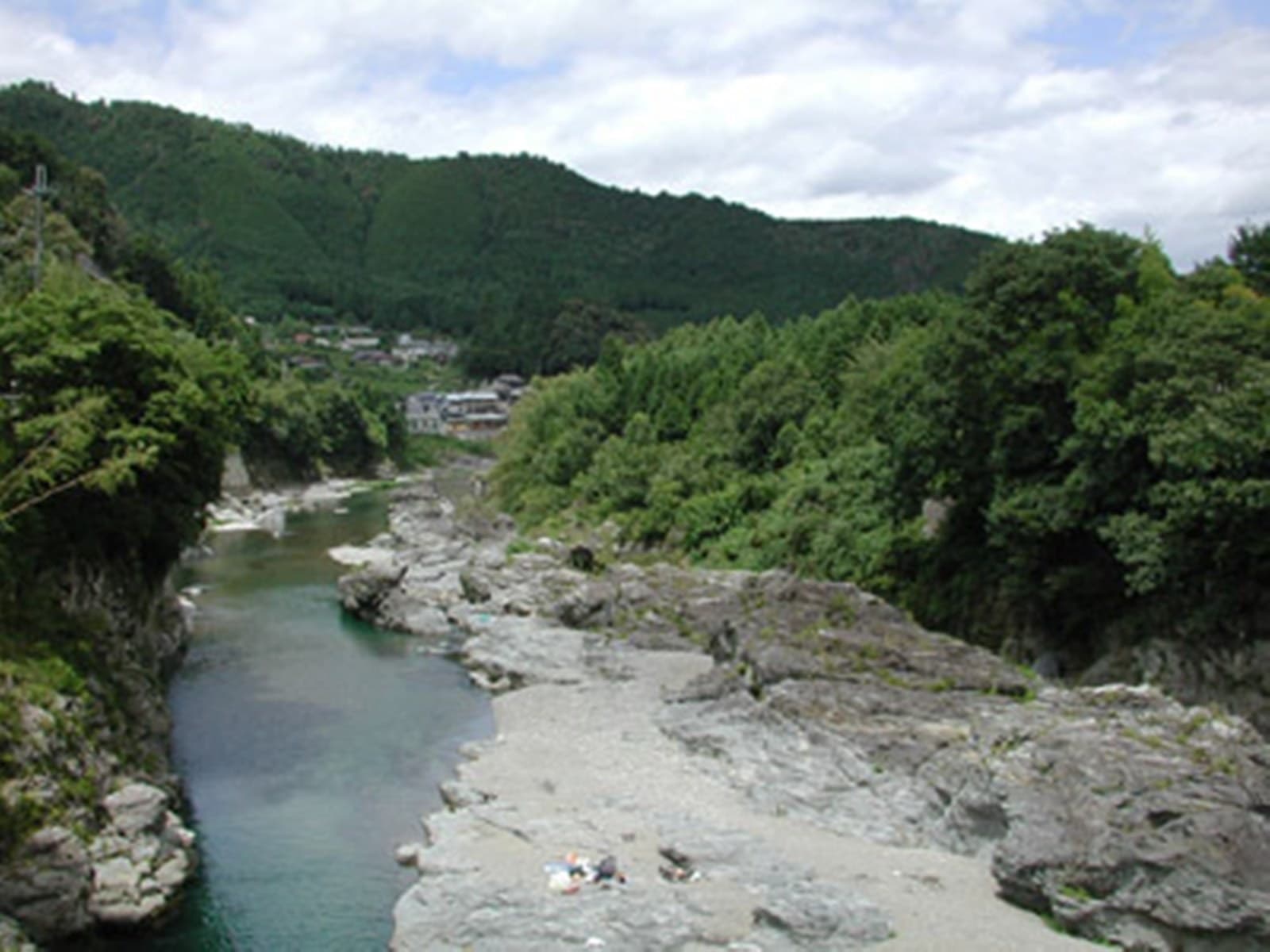 Close to the Nature of Yoshino