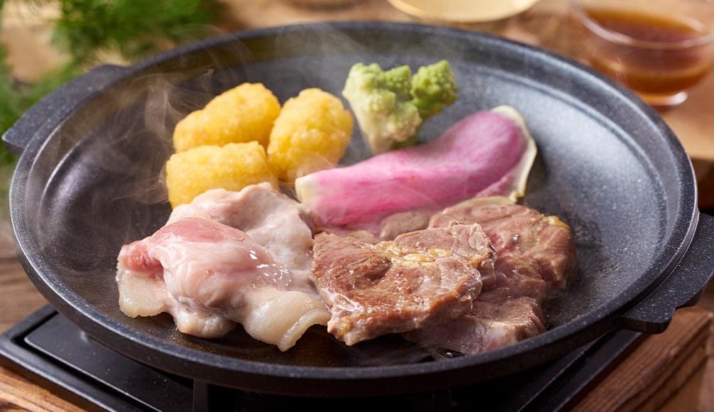 A Japanese-Western-Chinese Creative Buffet