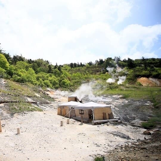 Open-Air Yaten-buro Baths Amid the Steam