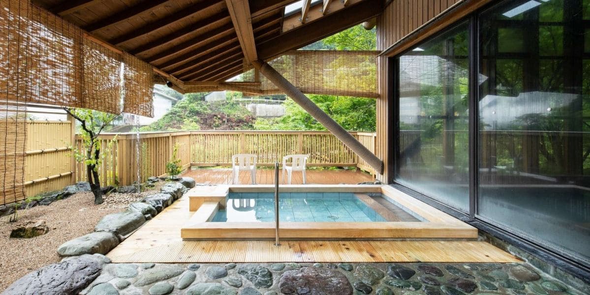 Open-Air Bath — Alkaline Simple Sulfur Cold Spring