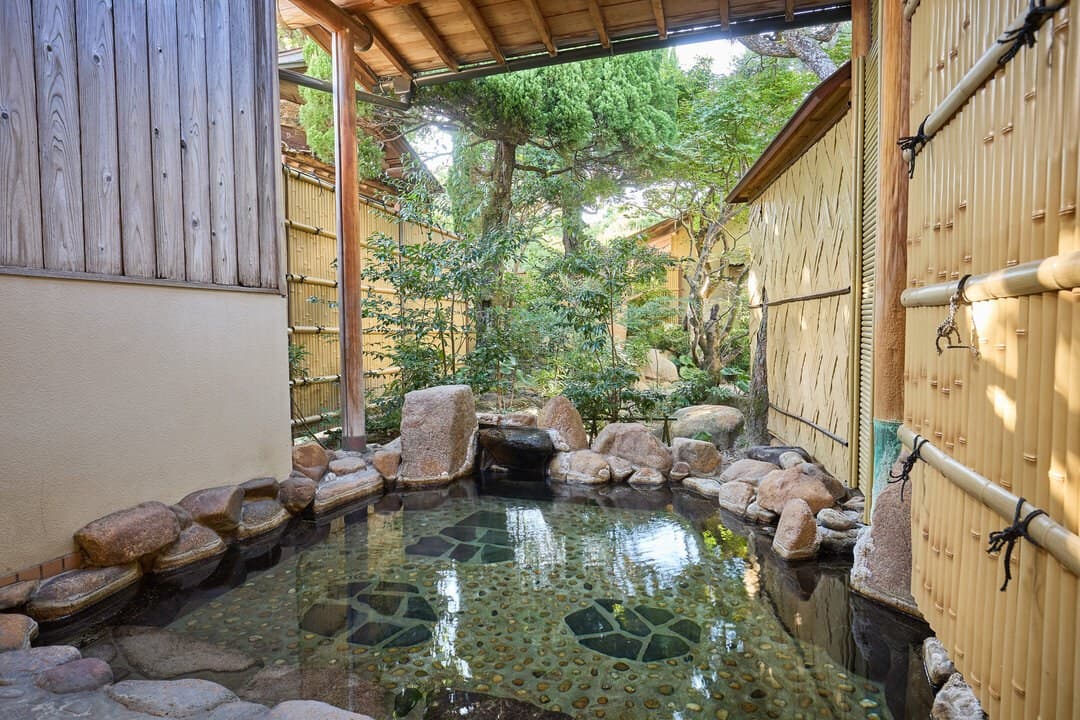 Open-Air and Private Baths