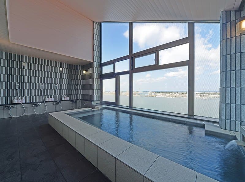 The Fourth-Floor View Bath