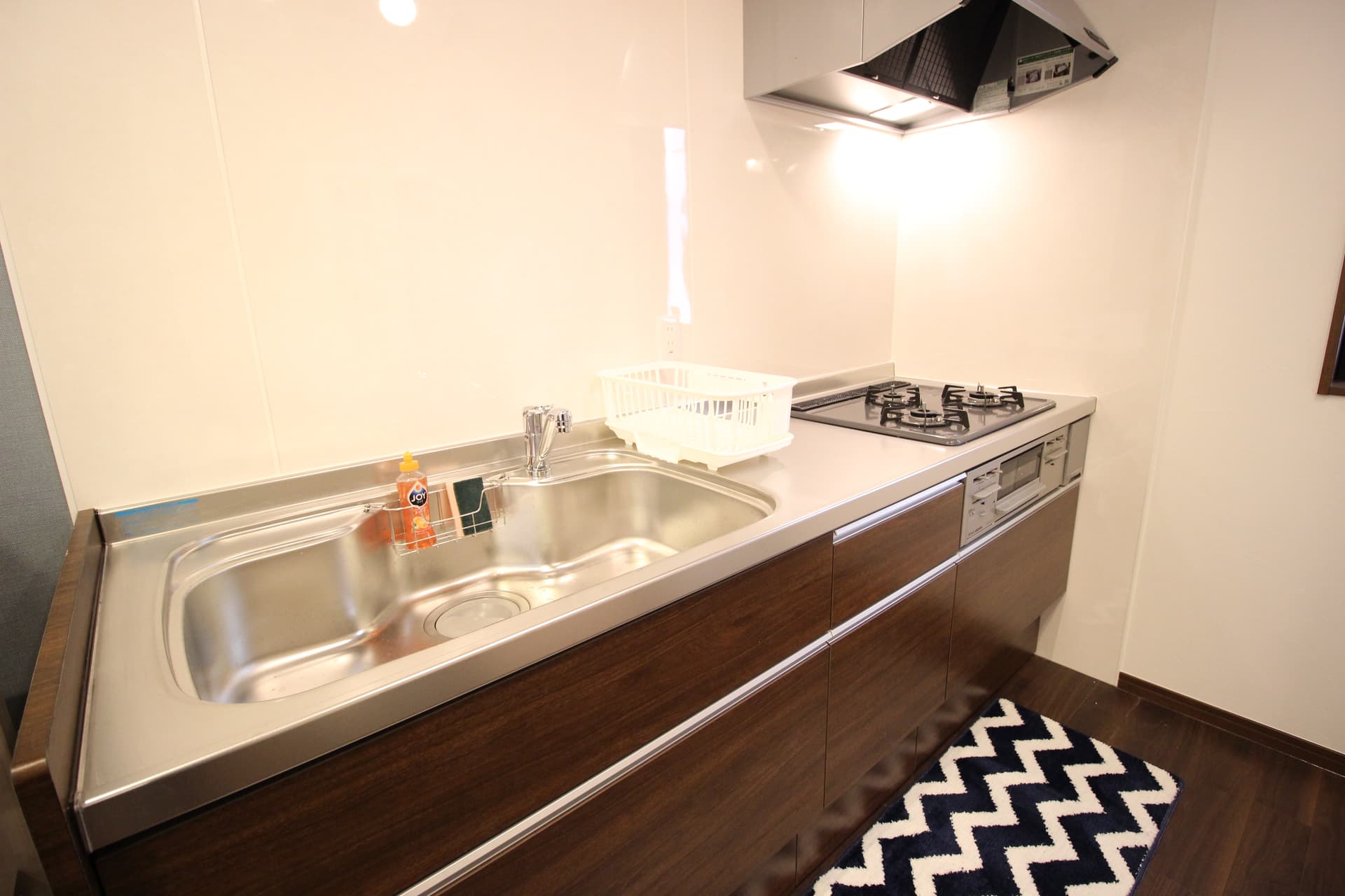 A fully equipped kitchen