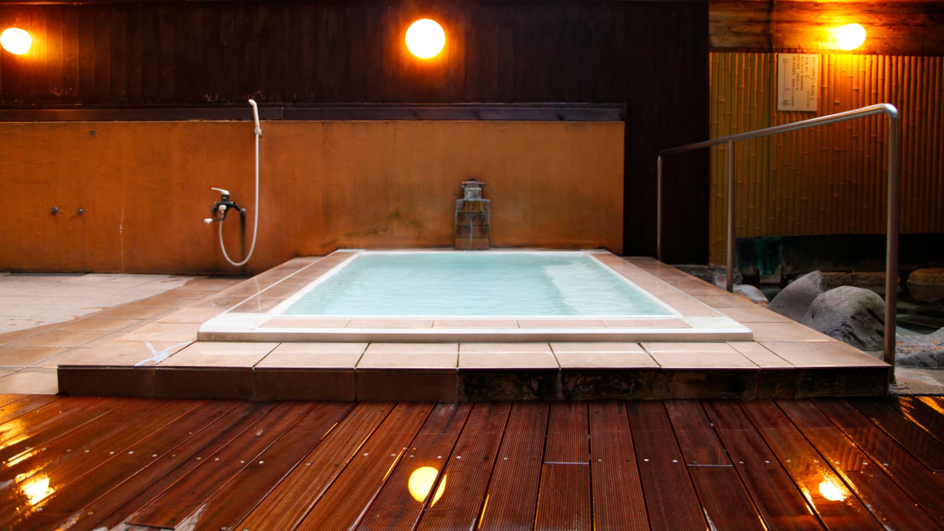 A Grand Open-Air Bath in Nature