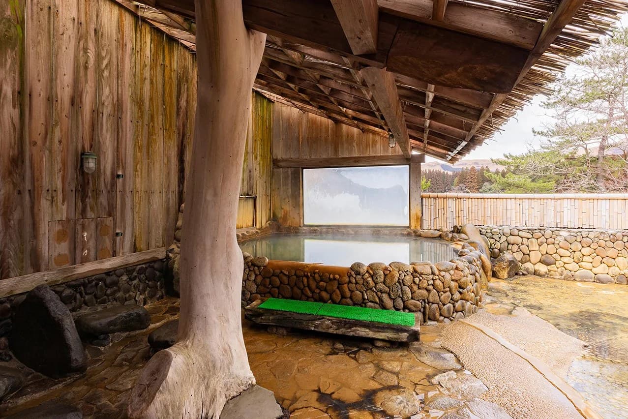 Aso's four seasons from the open air