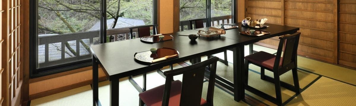 A Retreat in the Nanataki Woods