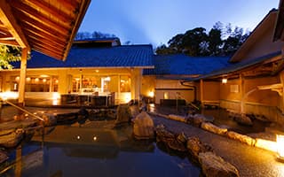 Open-Air Baths of Rock and Cypress