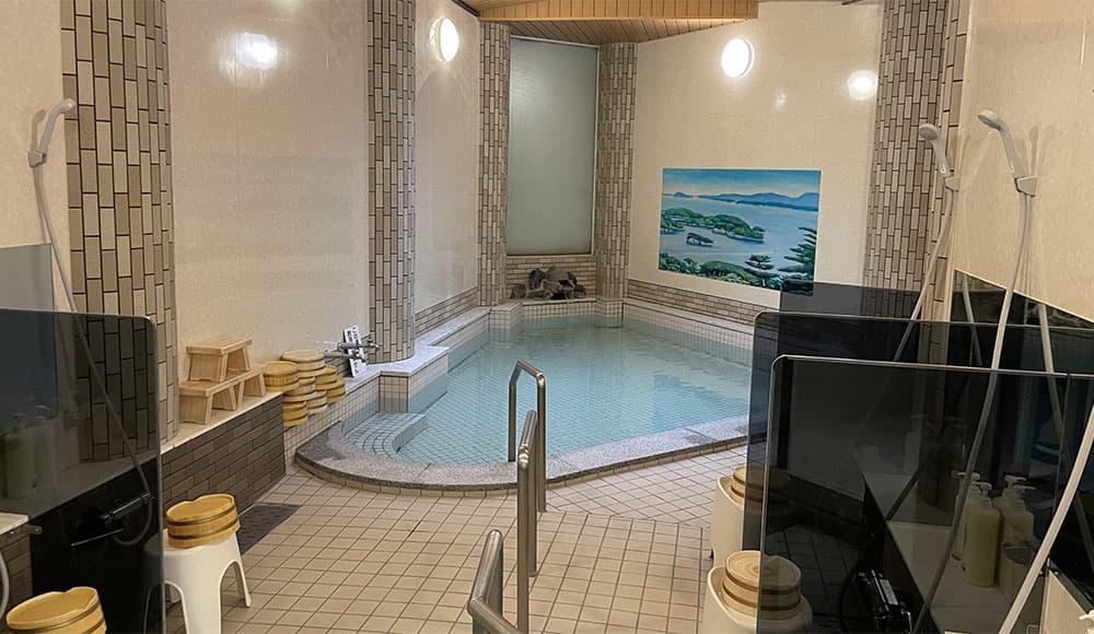 A Men's-Only Open-Air Bath