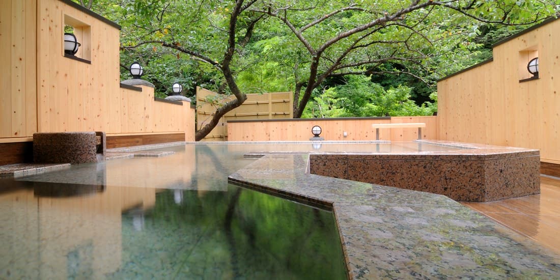 A Mountain-Facing Large Bath and Open-Air Bath