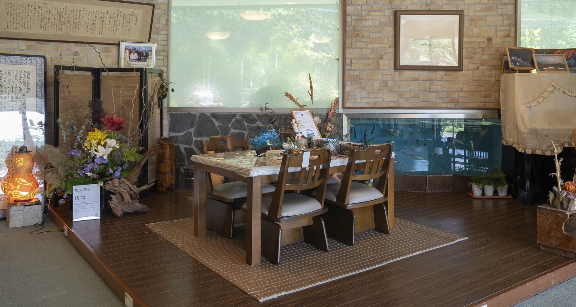 A Comfortable Dining Room and Lobby