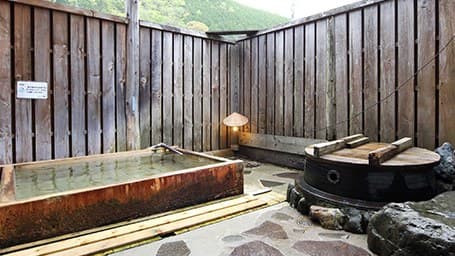 An Open-Air Bath Beside the Garden