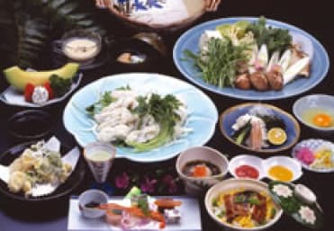 Seasonal Hotpots and Local Sake