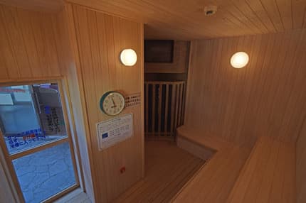A Sauna Course to Sweat and Cool Off
