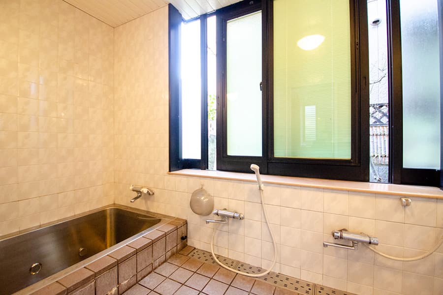 A Family Bath and Round-the-Clock Showers