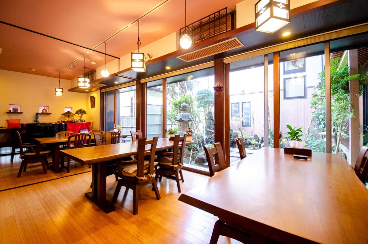 Common Spaces for Unwinding