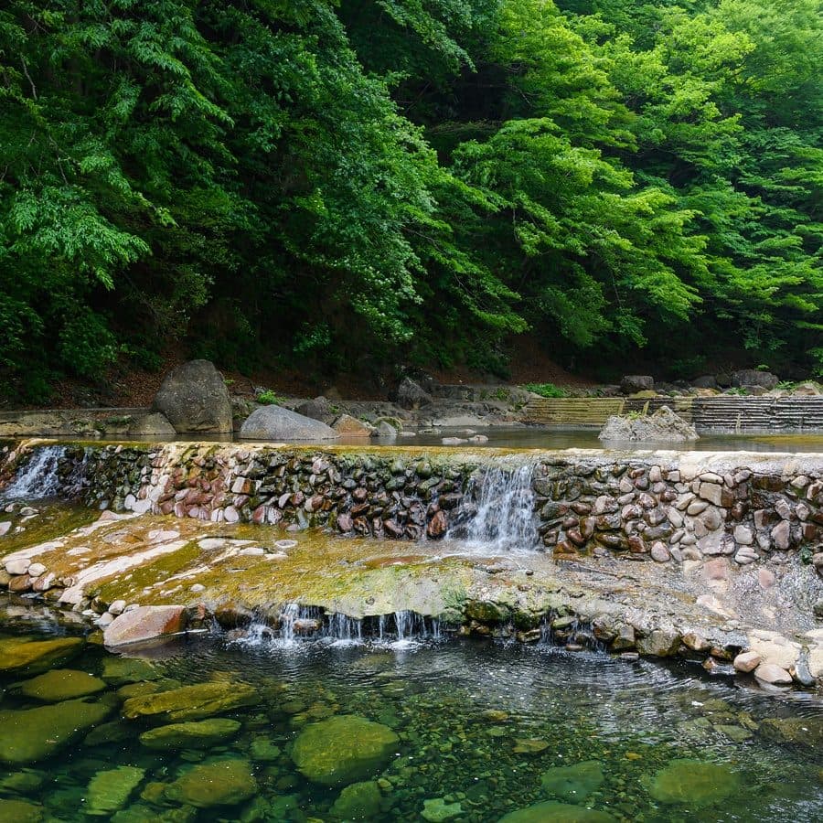 강 노천탕과 구니 산책
