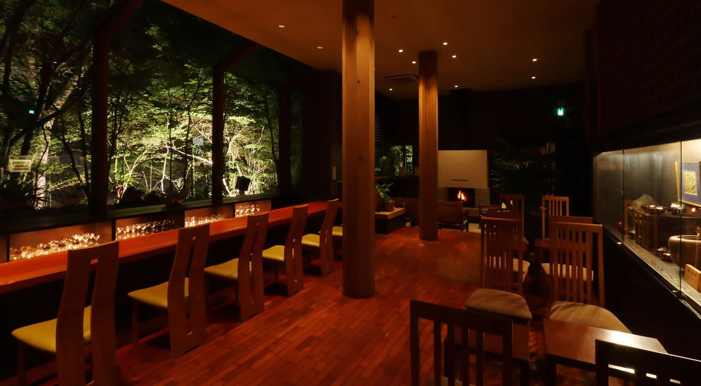 A lounge at one with the forest