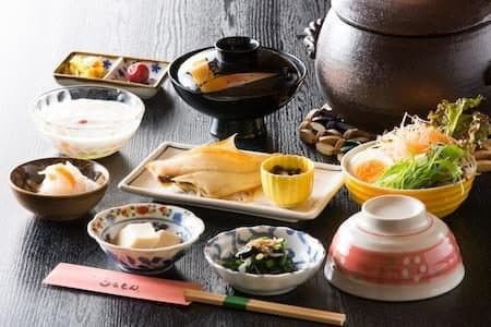 뚝배기 밥이 나오는 손수 만든 아침