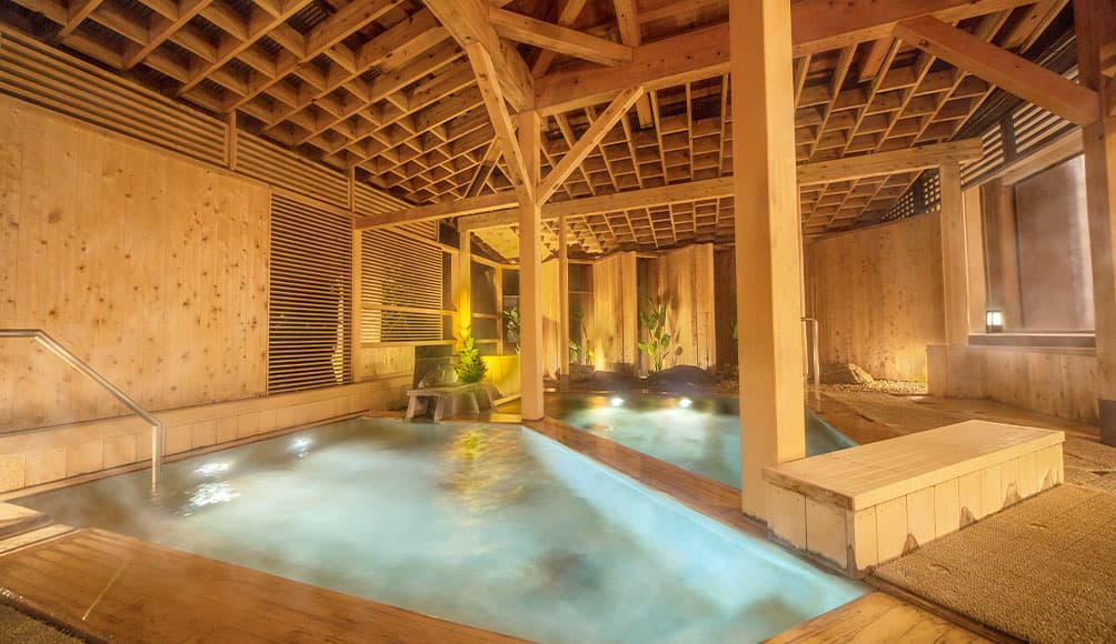 Open-air baths scented with wood