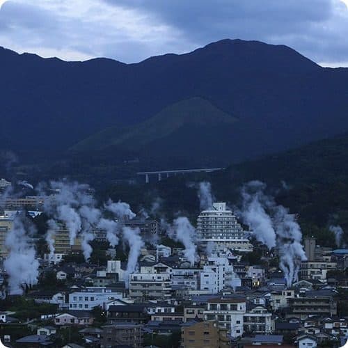 铁轮温泉街与交通