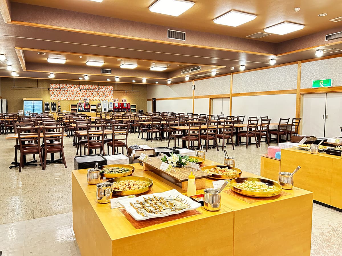 The Pleasure of a 40-Dish Buffet