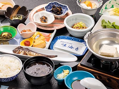 Kofuan, the dining room around the hearth