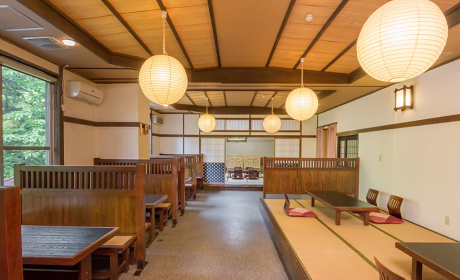 Dining and Rooms Facing the River