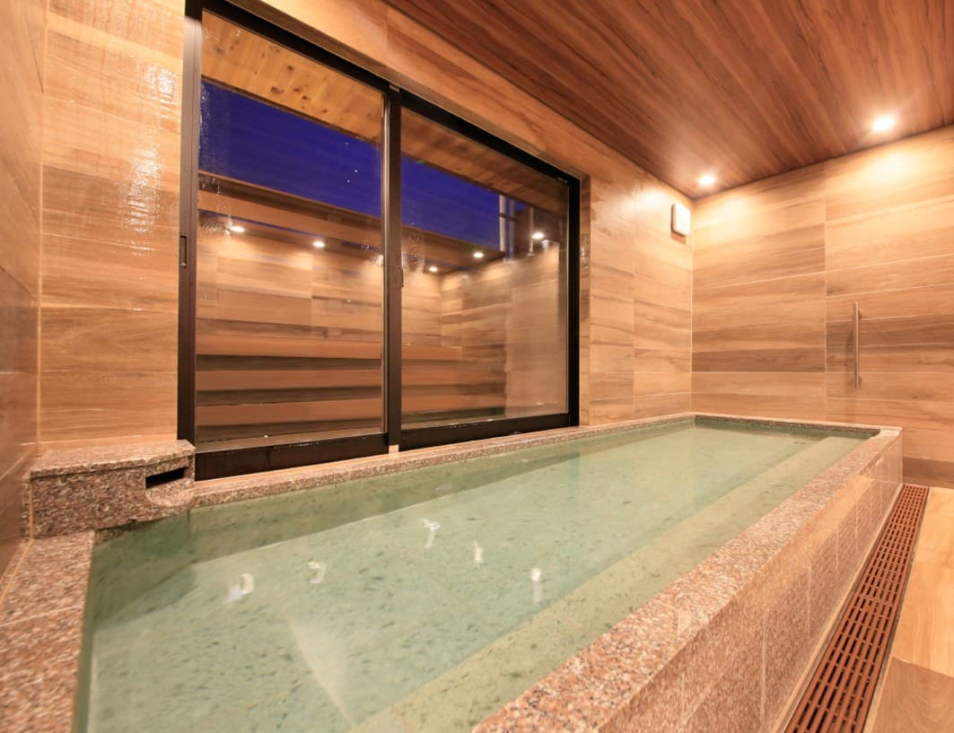 Two Baths, Two Characters